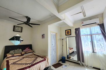 End Lot 3 Storey Terrace House Subang Bestari | 6R4B | Renovated | Facing Open