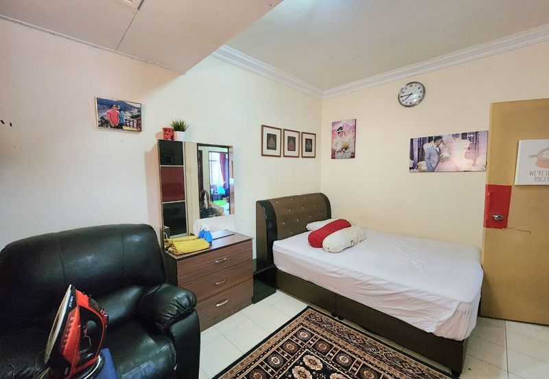 End Lot 3 Storey Terrace House Subang Bestari | 6R4B | Renovated | Facing Open