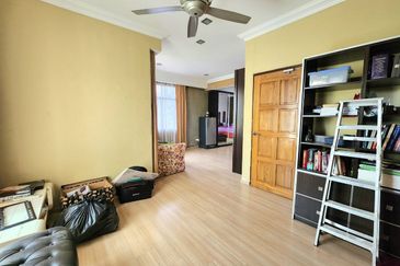 End Lot 3 Storey Terrace House Subang Bestari | 6R4B | Renovated | Facing Open