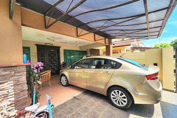 End Lot 3 Storey Terrace House Subang Bestari | 6R4B | Renovated | Facing Open