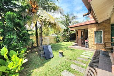 End Lot 3 Storey Terrace House Subang Bestari | 6R4B | Renovated | Facing Open