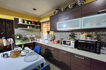 End Lot 3 Storey Terrace House Subang Bestari | 6R4B | Renovated | Facing Open