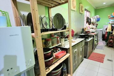 End Lot 3 Storey Terrace House Subang Bestari | 6R4B | Renovated | Facing Open