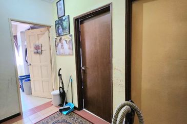 End Lot 3 Storey Terrace House Subang Bestari | 6R4B | Renovated | Facing Open