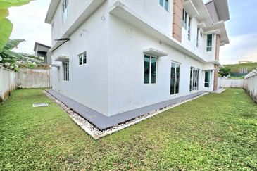 Putra Hill Residency