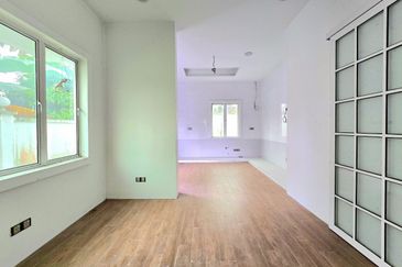 Putra Hill Residency