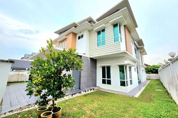 Putra Hill Residency