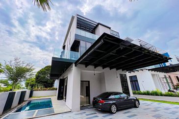 Perdana Lakeview East