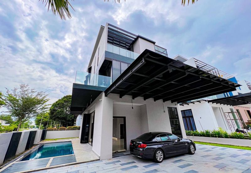 Perdana Lakeview East