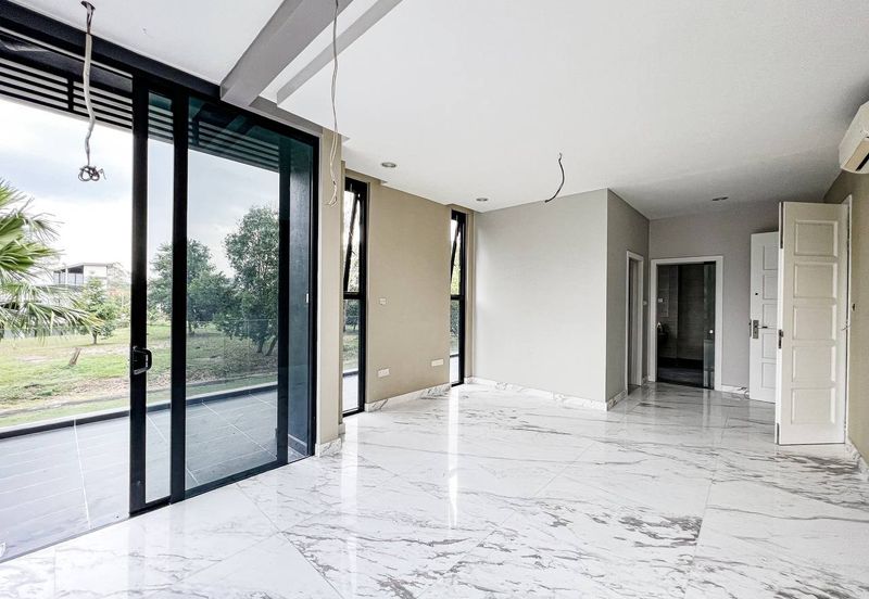 Perdana Lakeview East