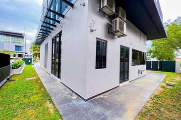 Perdana Lakeview East