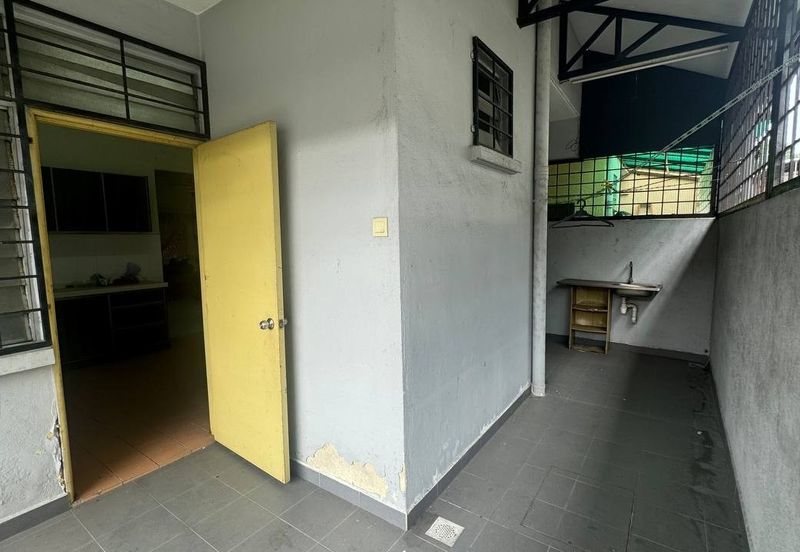 Corner Lot 2.5 Storey Saujana Damansara – 2,863 sqft Below Market, RM930K Only