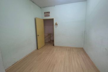 Corner Lot 2.5 Storey Saujana Damansara – 2,863 sqft Below Market, RM930K Only