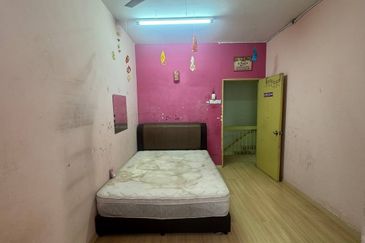 Corner Lot 2.5 Storey Saujana Damansara – 2,863 sqft Below Market, RM930K Only