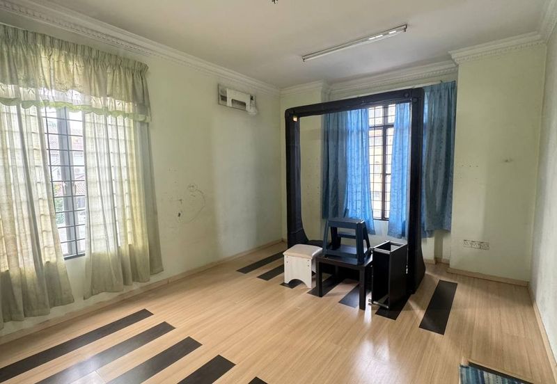 Corner Lot 2.5 Storey Saujana Damansara – 2,863 sqft Below Market, RM930K Only