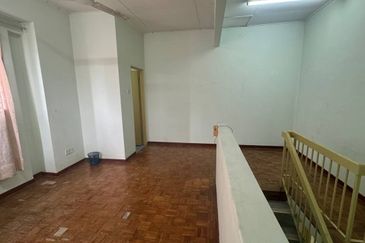 Corner Lot 2.5 Storey Saujana Damansara – 2,863 sqft Below Market, RM930K Only
