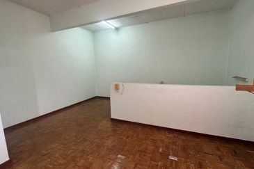 Corner Lot 2.5 Storey Saujana Damansara – 2,863 sqft Below Market, RM930K Only