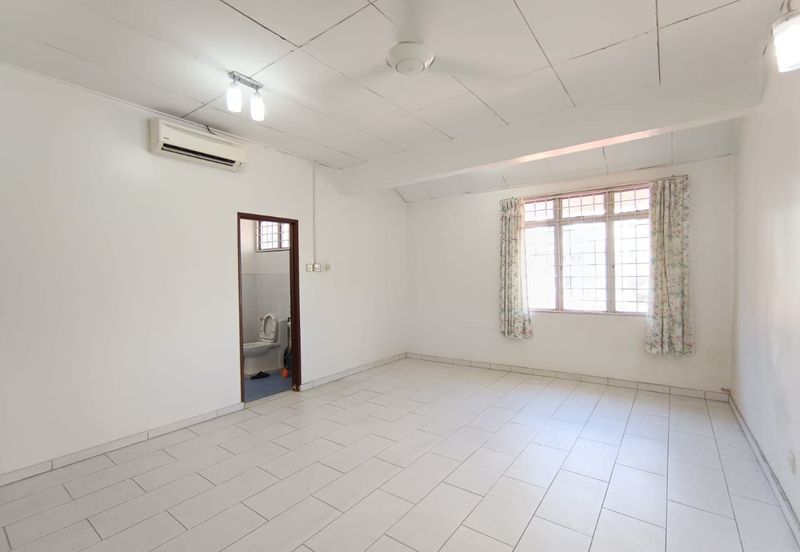 Pantai Dalam Kampung Kerinchi