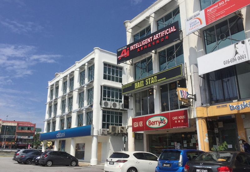 Bandar puteri ground floor shop lot for rent 