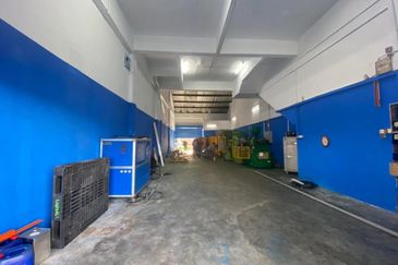 1 1/2 storey factory for rent at shah alam sek 33 