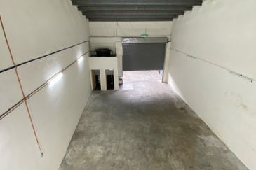 1 1/2 storey factory for rent at shah alam sek 33 