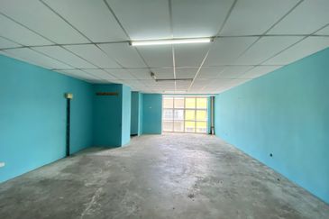 1 1/2 storey factory for rent at shah alam sek 33 