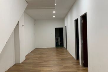 1.5 link shop office for rent at bandar puteri puchong 