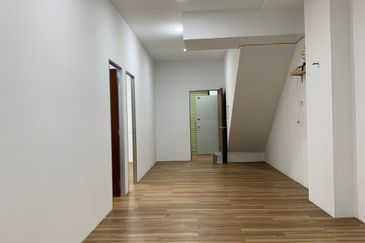 1.5 link shop office for rent at bandar puteri puchong 