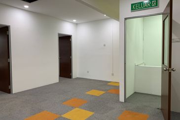 1.5 link shop office for rent at bandar puteri puchong 