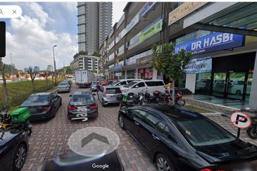 Main road frontage shop lot for rent at Bandar Puteri Puchong 