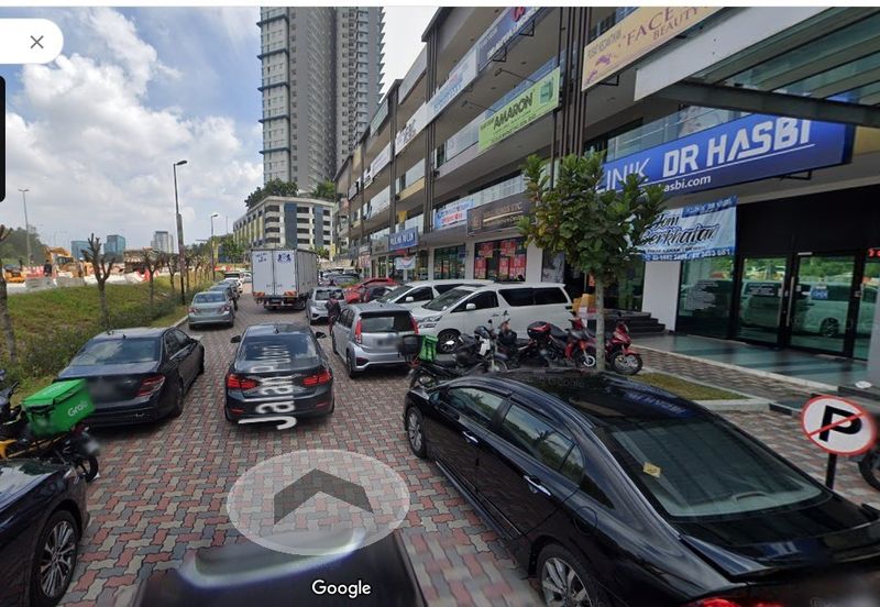 Main road frontage shop lot for rent at Bandar Puteri Puchong 