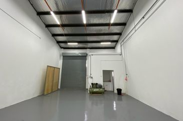 Bandar Puteri 5 Shop office 1.5 sty for rent 