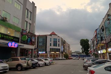 Bandar Puteri Puchong, Puchong, Commercial, Shop lot, Corner, Main road, For rent 
