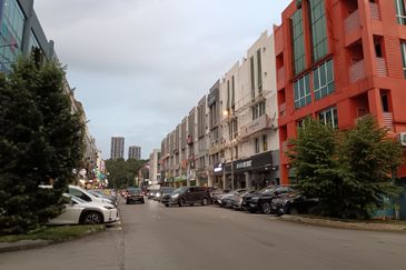 Bandar Puteri Puchong, Puchong, Commercial, Shop lot, Corner, Main road, For rent 
