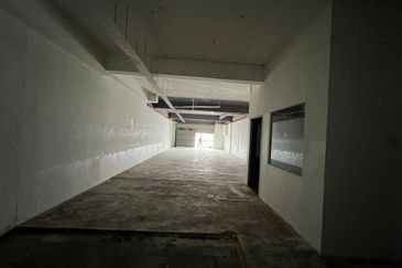 Bandar Puteri Puchong, Puchong, Commercial, Shop lot, Corner, Main road, For rent 