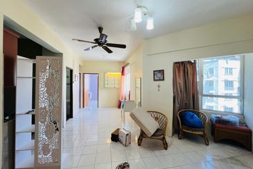 Desa Bayan Apartment