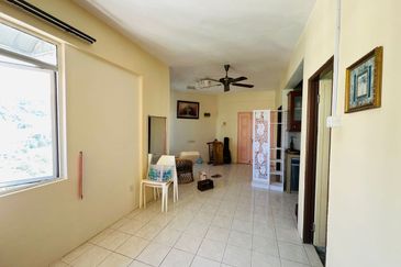 Desa Bayan Apartment