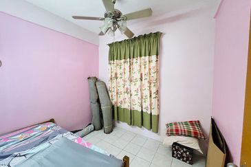 Desa Bayan Apartment