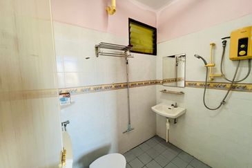 Desa Bayan Apartment