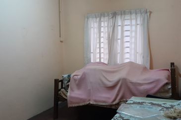 [1920sf] 2 STOREY TERRACE JALAN PERMAI GELUGOR Bukit Gambier LANDED