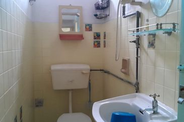 [1920sf] 2 STOREY TERRACE JALAN PERMAI GELUGOR Bukit Gambier LANDED