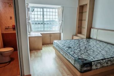 University Place (Plaza Ivory)