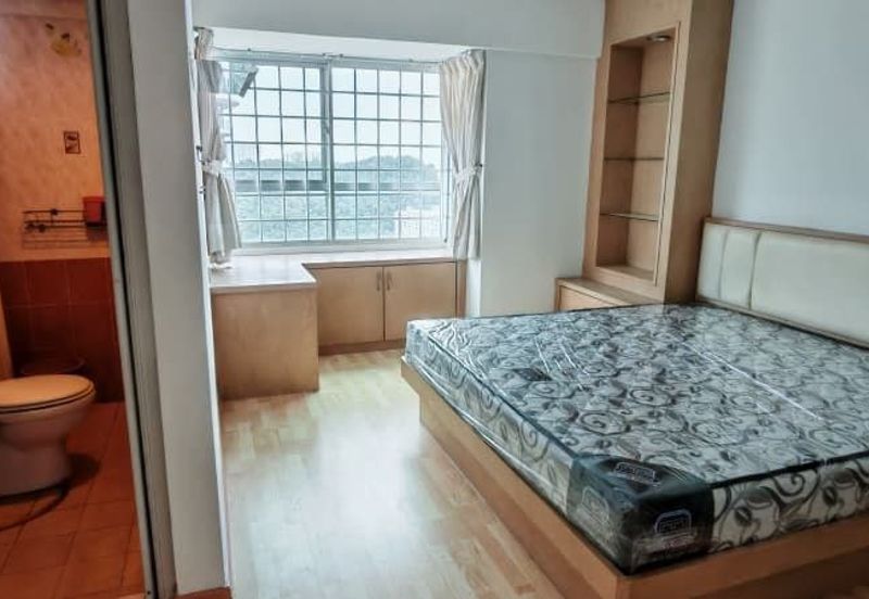 University Place (Plaza Ivory)