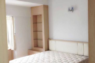 University Place (Plaza Ivory)