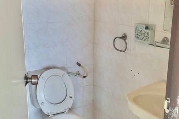 Vista Pinggiran, Taman Pinggiran Putra