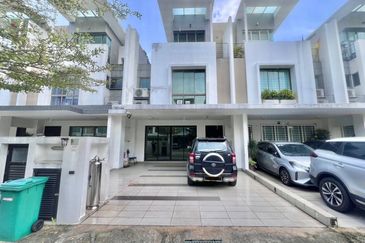 Lake Point Residence