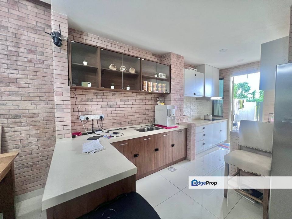 FREEHOLD 3 Storey Terrace Lake Point Residence Cyber 11 Cyberjaya FOR SALE, Selangor, Cyberjaya