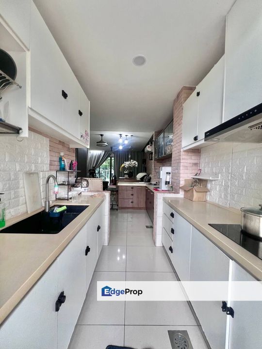 FREEHOLD 3 Storey Terrace Lake Point Residence Cyber 11 Cyberjaya FOR SALE, Selangor, Cyberjaya