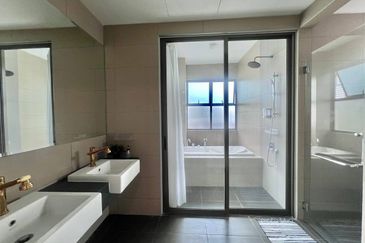 Lake Point Residence