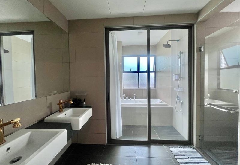 Lake Point Residence